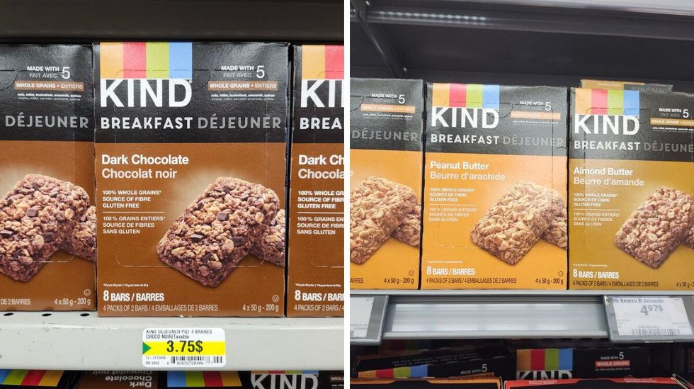Bo\u00eetes de barres d\u00e9jeuner KIND chocolat noir vendus au Dollarama. Droite :Bo\u00eetes de barres d\u00e9jeuner KIND Beurre d'arachide au Walmart.