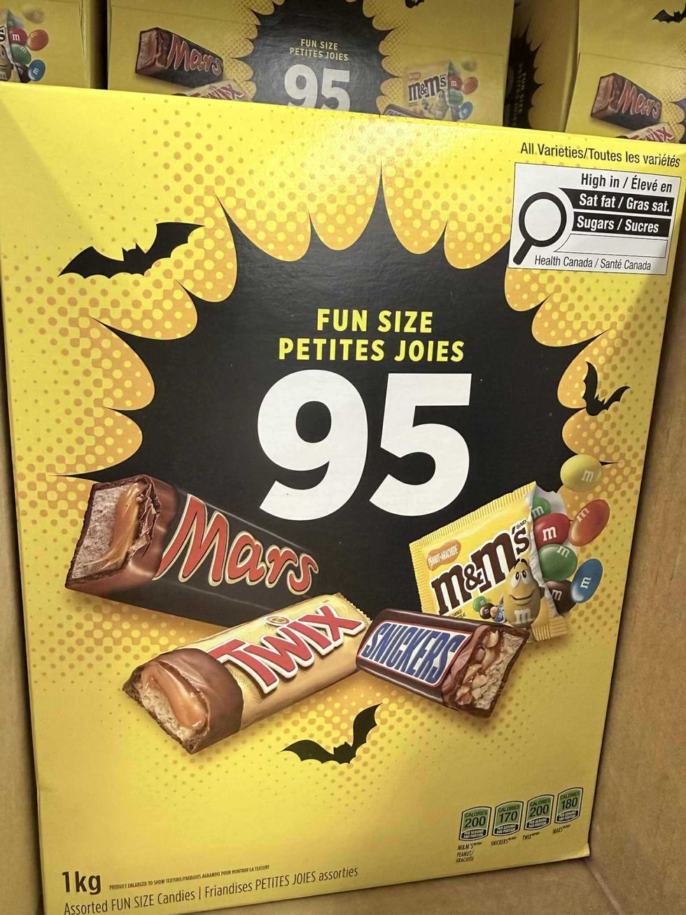 Bo\u00eetes de chocolats assortis vendues au Walmart.