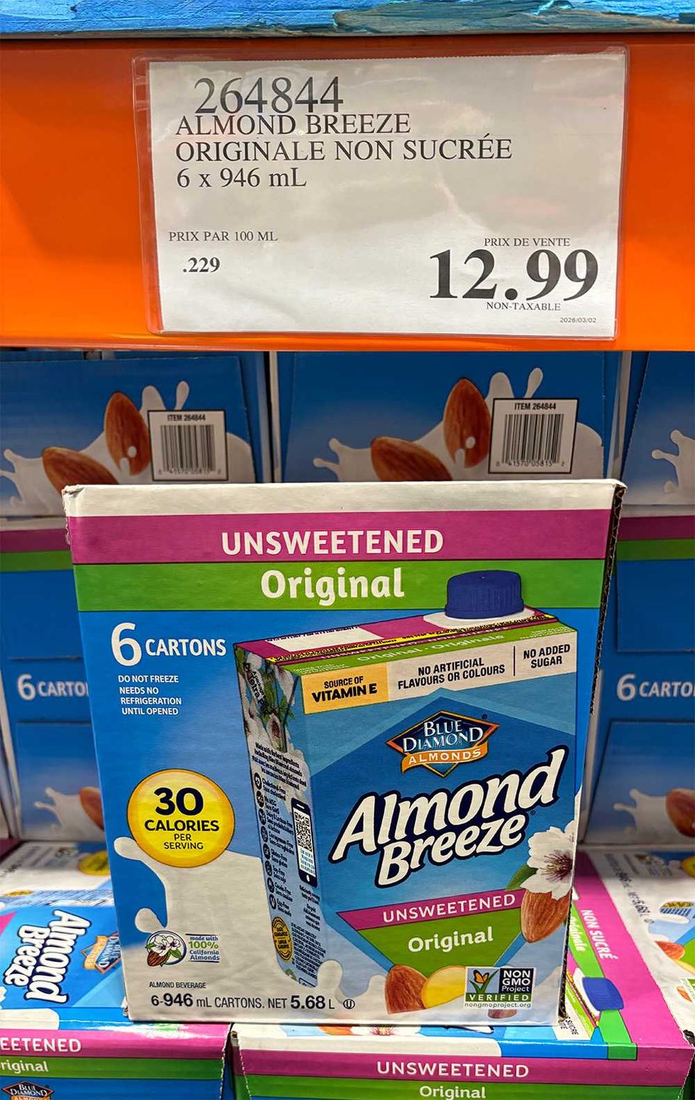 Bo\u00eetes de lait d'amande original non sucr\u00e9 Almond Breeze.