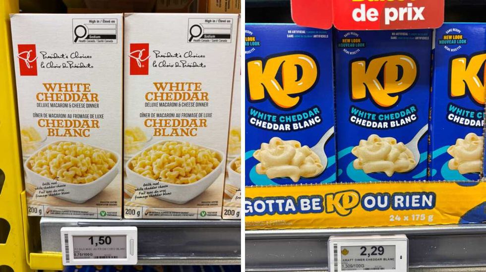 Bo\u00eetes de macaroni au cheddar blanc de marque Le Choix du Pr\u00e9sident. Droite : Bo\u00eetes de macaroni au cheddar blanc de marque Kraft.