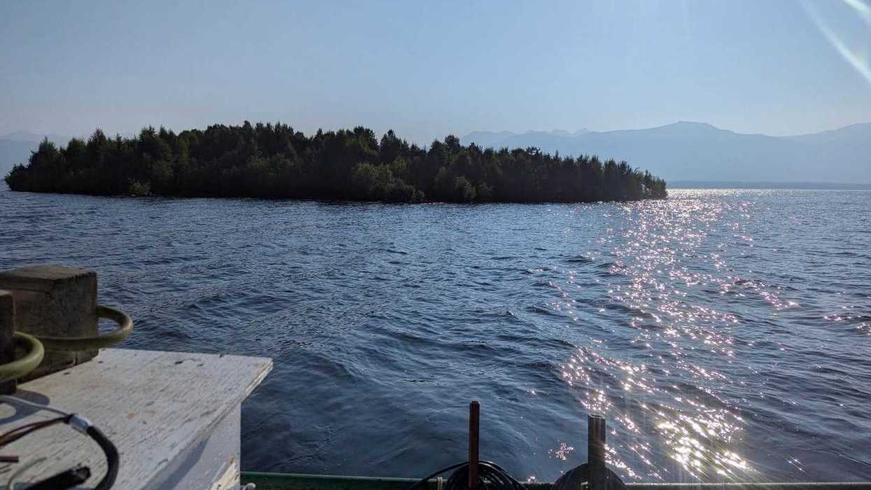 Boaters told to avoid mysterious floating island