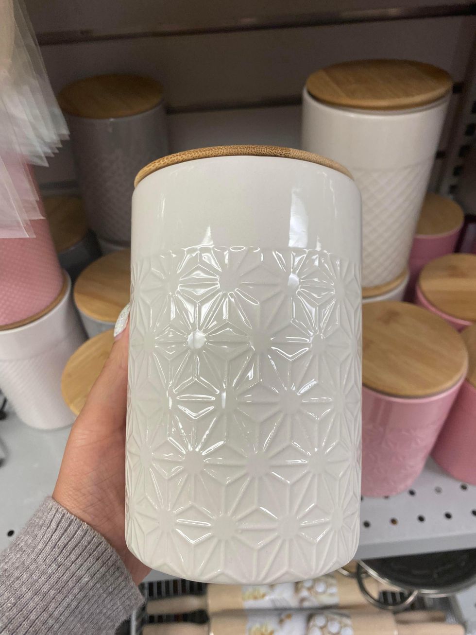 Bocaux color\u00e9s avec couvercle en bambou.