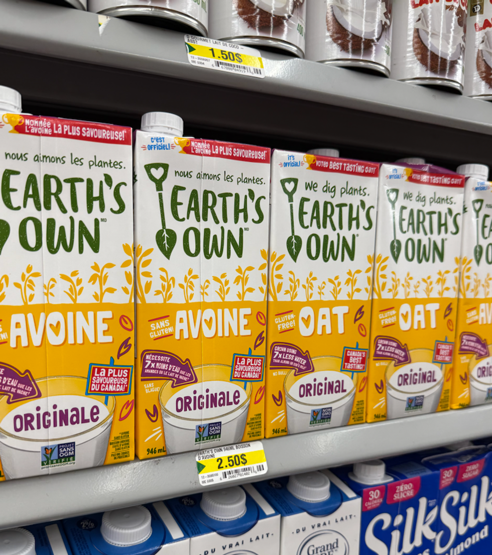 Boissons d'avoines Earth's Own sur les tablettes du Dollarama.