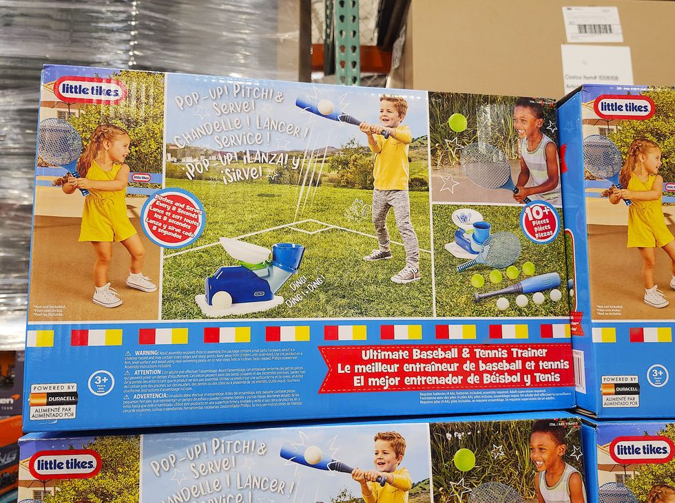 Boite d'un ensemble de jeu avec distributeur de balles pour les tout-petits.