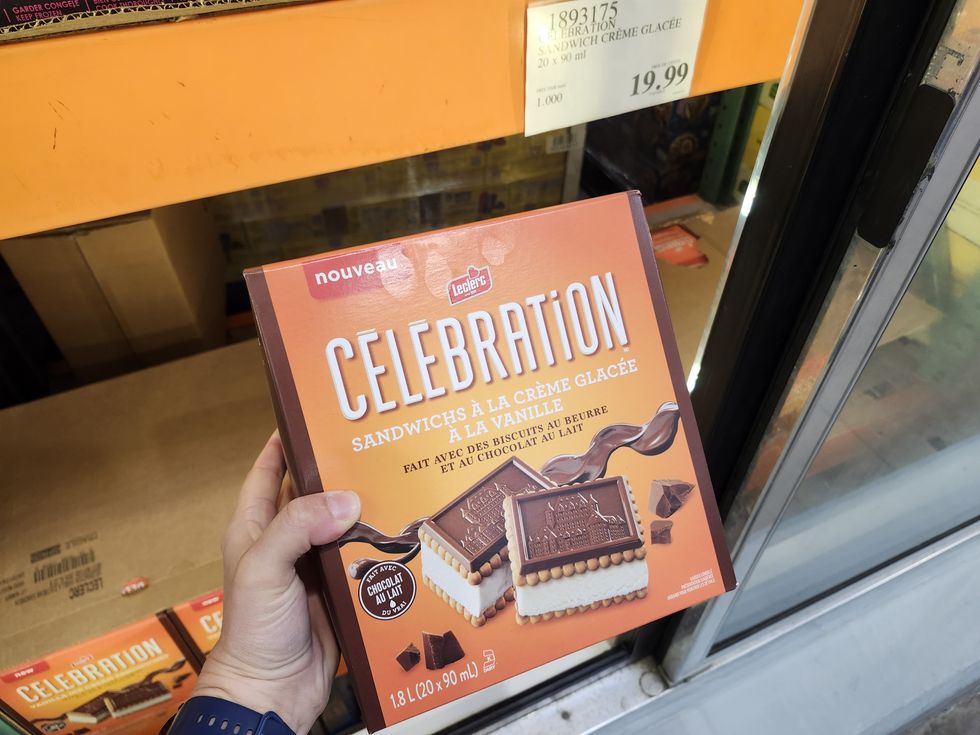 Boite de sandwich \u00e0 la cr\u00e8me glac\u00e9e de la marque C\u00e9l\u00e9bration.