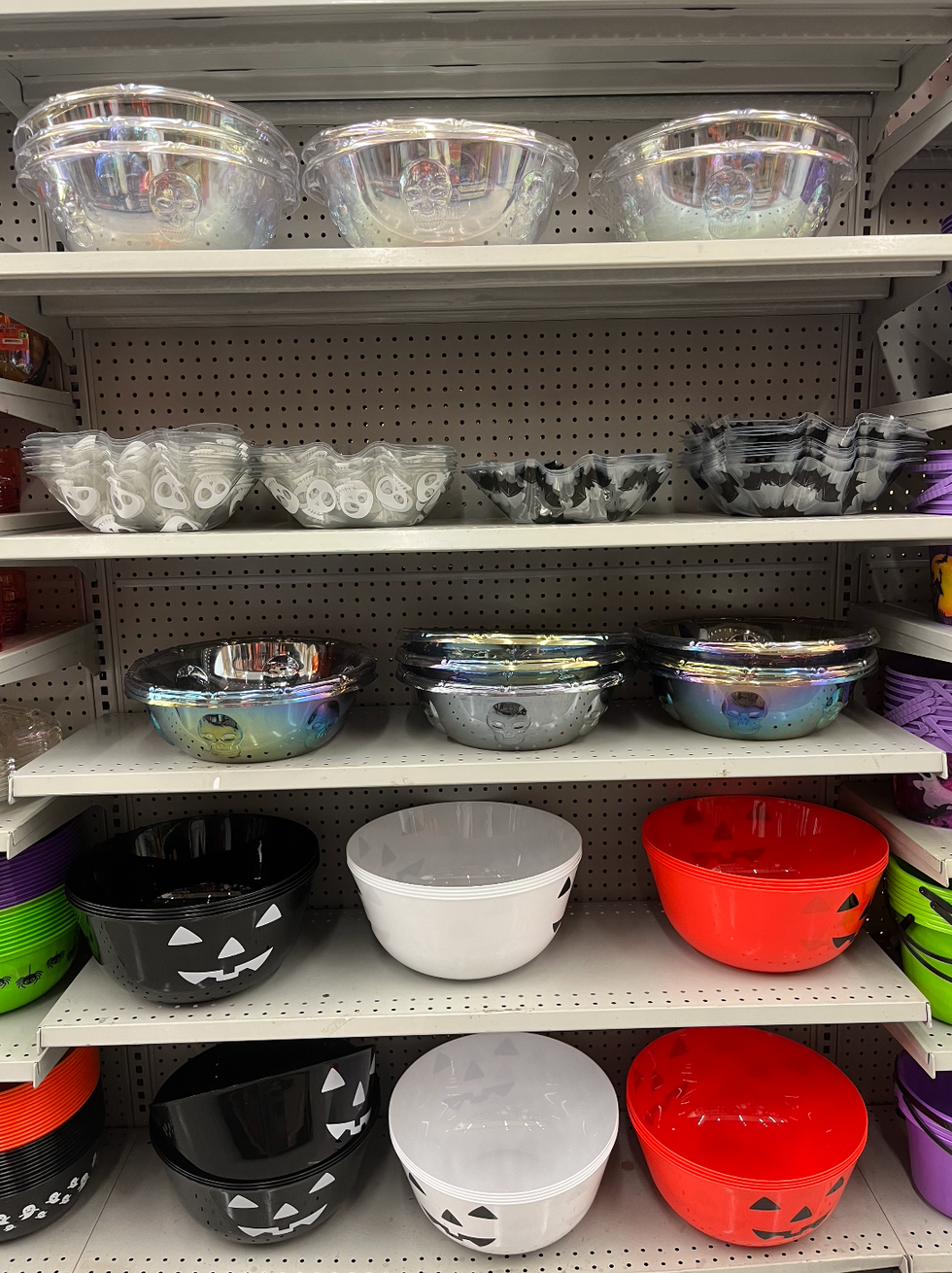 Bols \u00e0 bonbons au Dollarama.