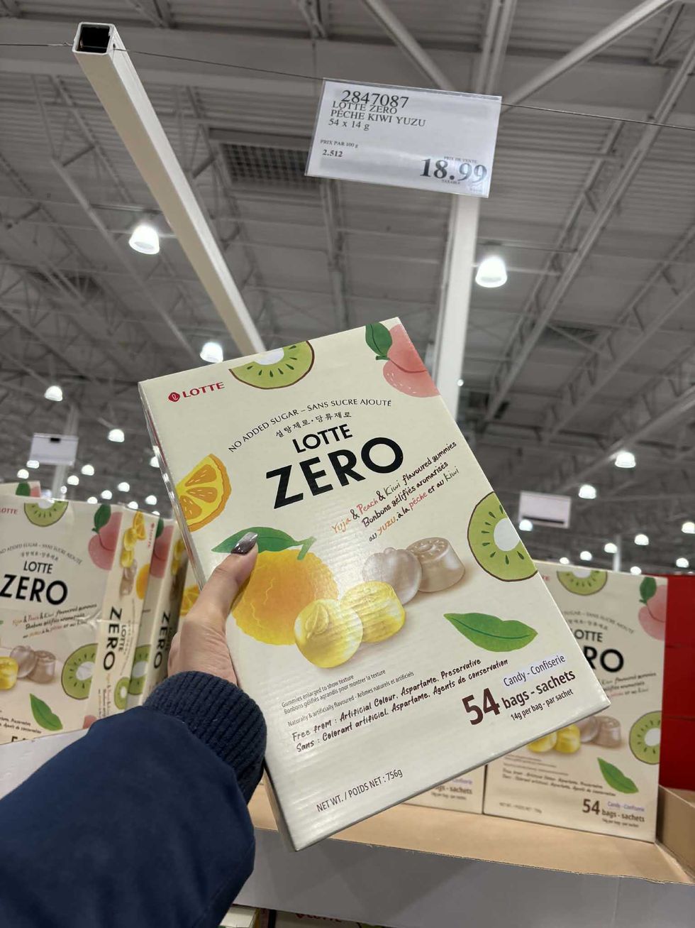 Bonbons ZERO saveur p\u00eache, kiwi et yuzu Lotte en bo\u00eete de 54 sachets au Costco.