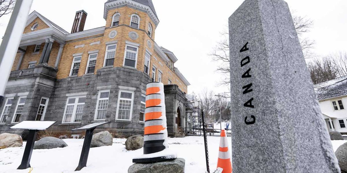 Border-straddling library opens Canadian entrance Border-straddling library opens Canadian entrance