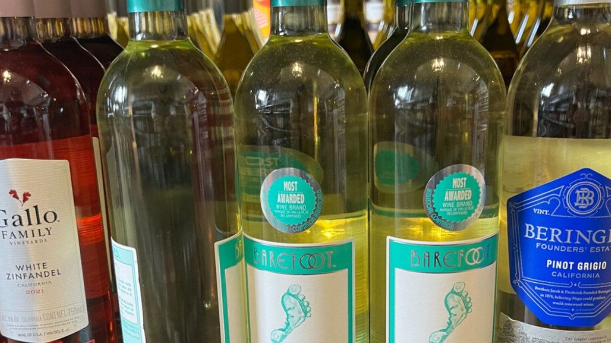 Bottles of Barefoot Moscato on display