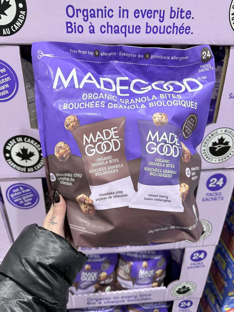 Bouch\u00e9es de granola biologiques de la marque MadeGood en vente pur 9,99 $ chez Costco.
