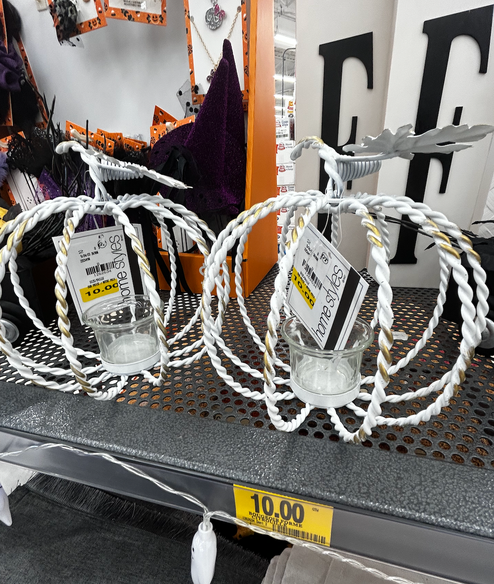 Bougeoir en forme de citrouille \u00e0 vendre au Tigre G\u00e9ant.