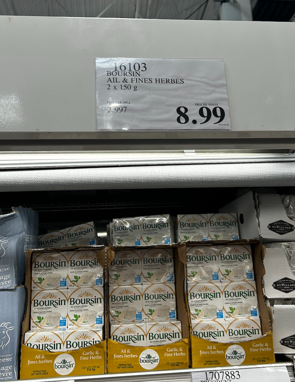Boursin ail et fines herbes de la section des fromages au Costco.