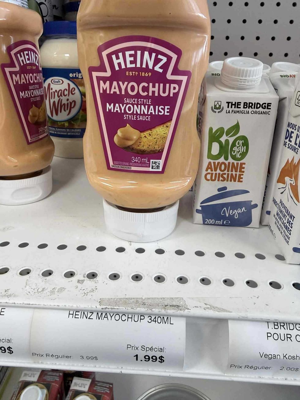 Bouteille de Mayochup Heinz en vente pour 1,99 $ au Supermarch\u00e9 SavePlus.