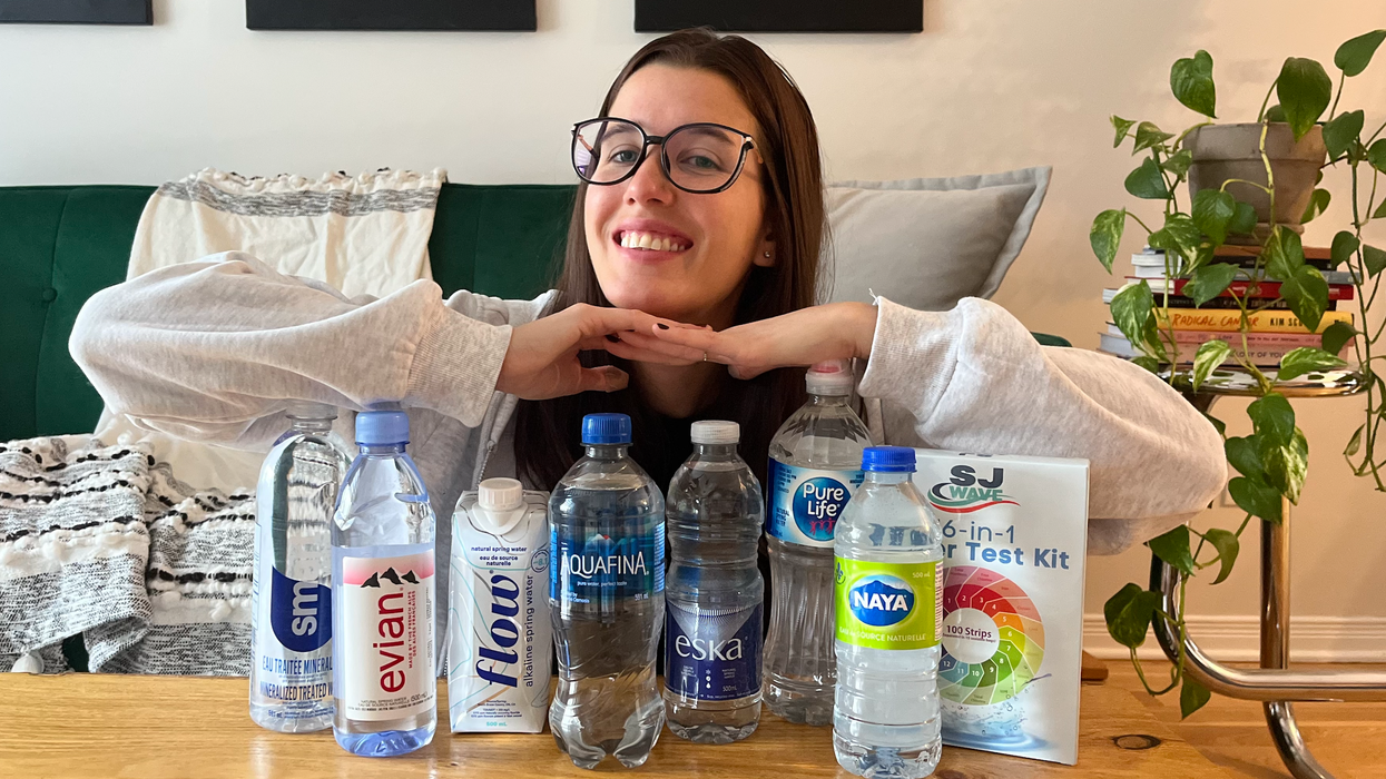 Bouteilles d'eau en vente au Québec.