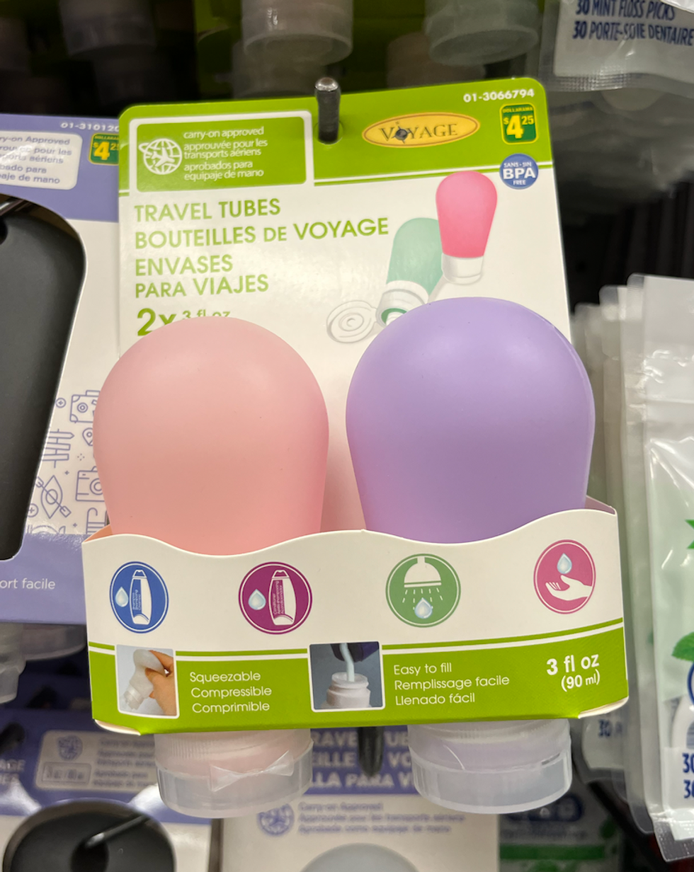 Bouteilles r\u00e9utilisables compressibles de couleur rose et mauve, vendues en duo.