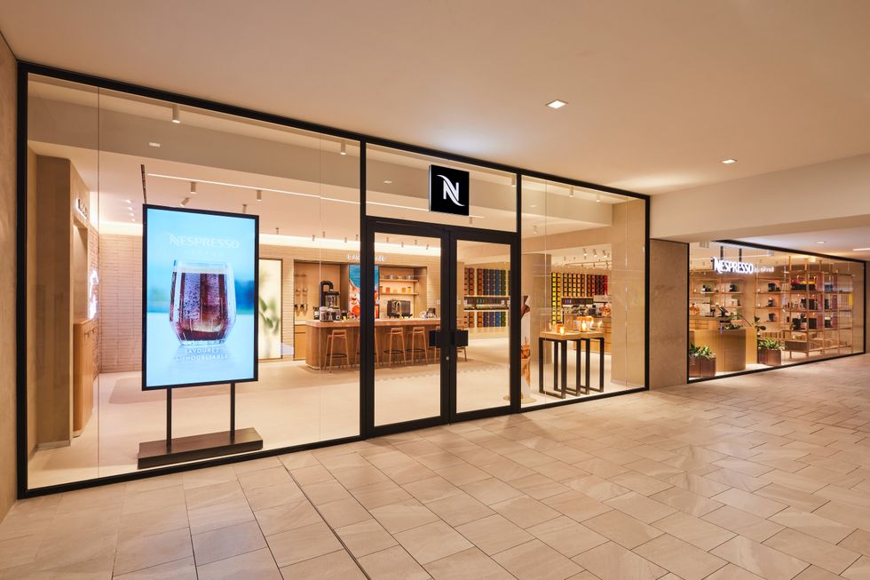 Boutique Nespresso au Centre Eaton de Montr\u00e9al.