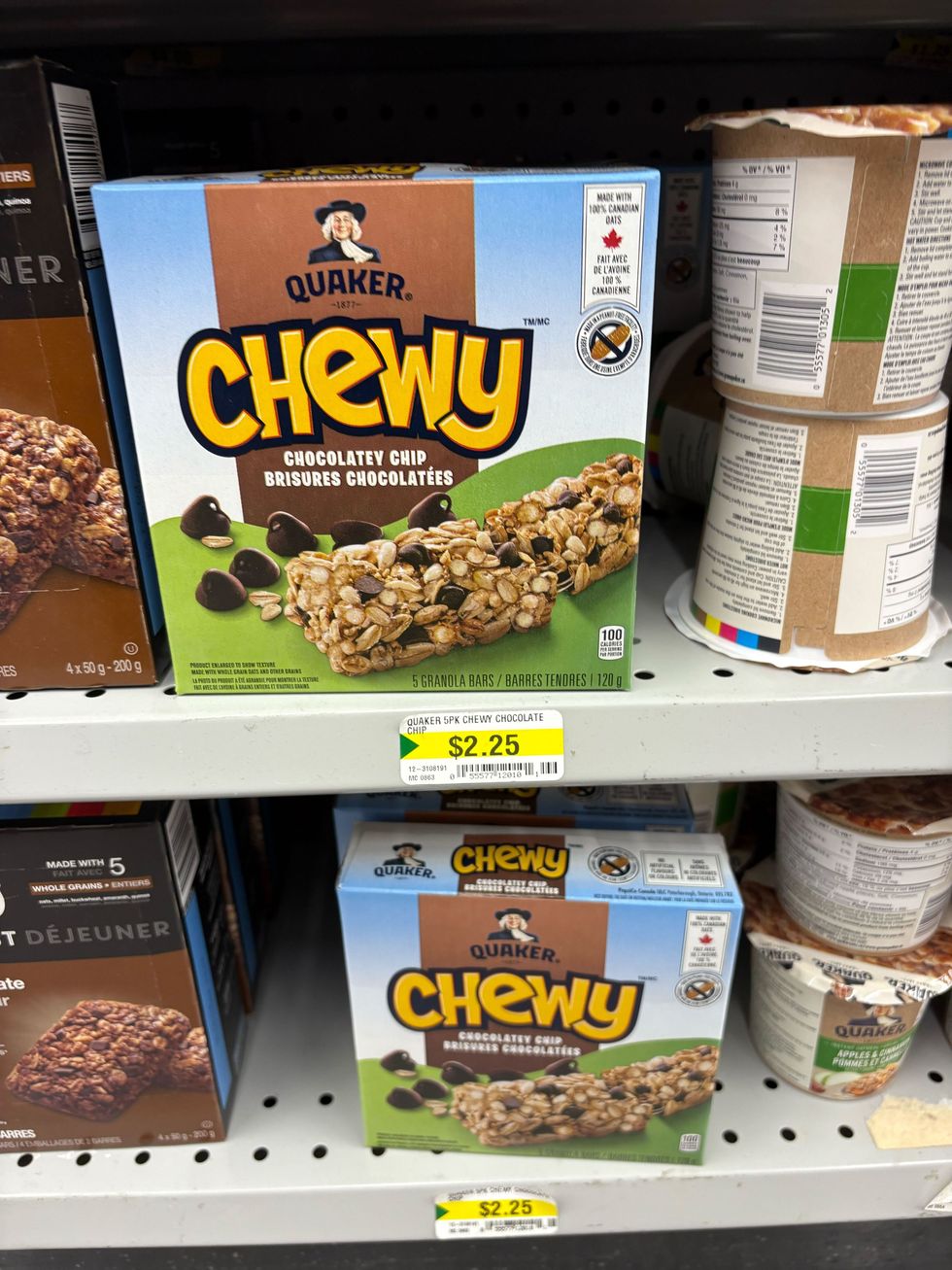 boxes of quaker chewy chocolate chip granola bars on shelves at dollarama