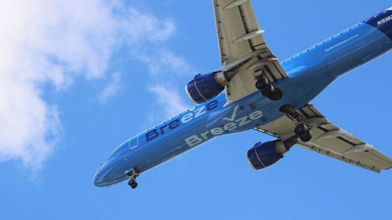 Breeze Airways plane.