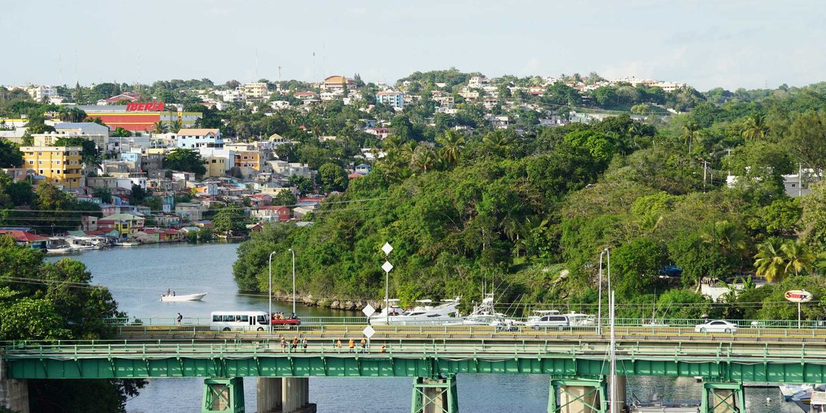 2 Canadian tourists have died in a bus crash in the Dominican Republic 2 Canadian tourists have died in a bus crash in the Dominican Republic