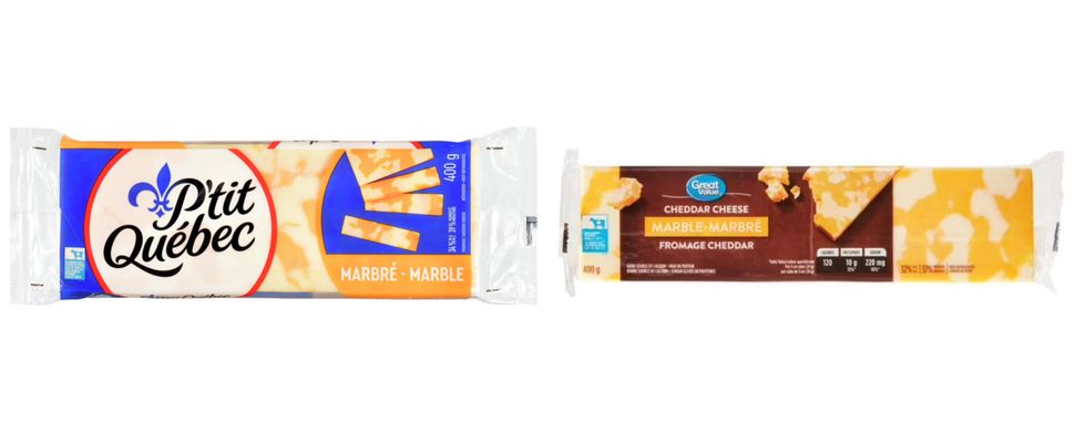 Brique de fromage marbr\u00e9 P'tit Qu\u00e9bec sur fond blanc. Droite : Brique de fromage marbr\u00e9 Great Value sur fond blanc.
