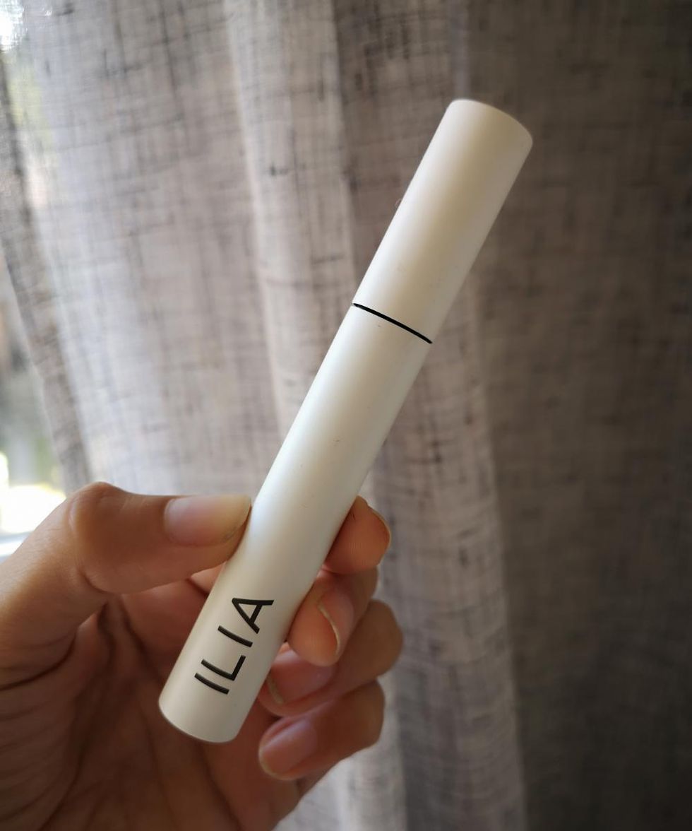 brittany holding ilia limitless lash lengthening mascara