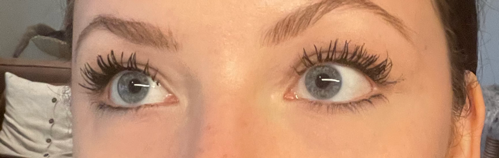 Brooke Houghton wearing two sets of mascara.