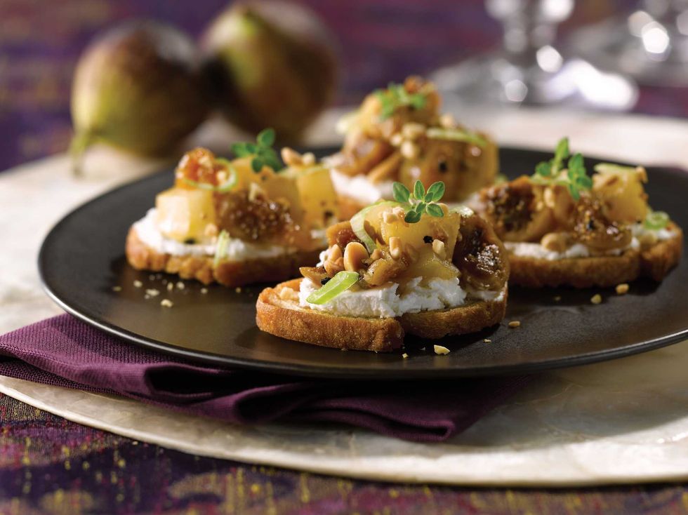 Bruschettas aux figues, poires et arachides.