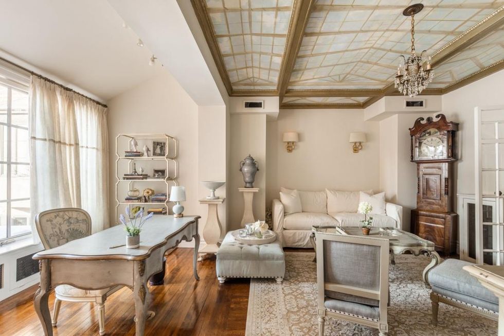 Bureau \u00e0 l'\u00e9tage.