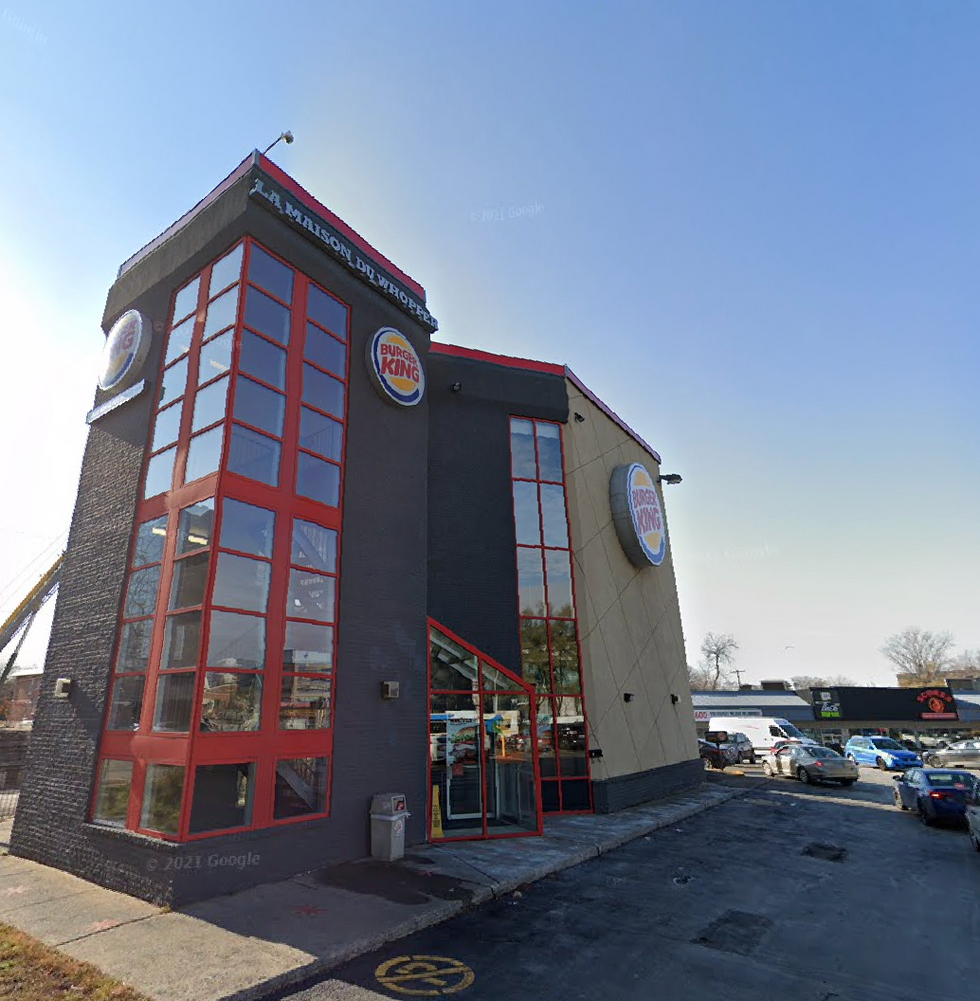 Burger King sur le boulevard Cr\u00e9mazie Ouest \u00e0 Montr\u00e9al.