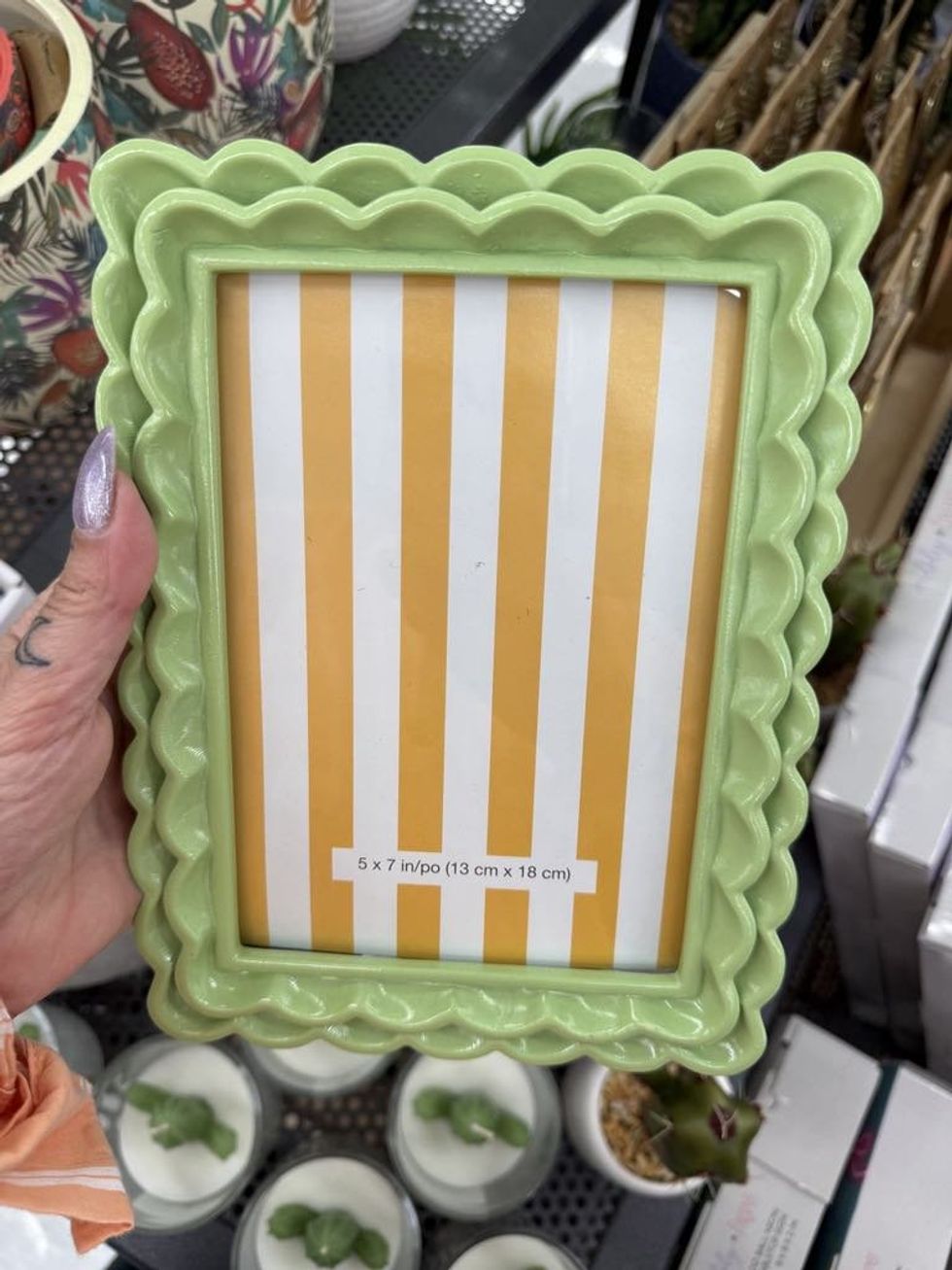 Cadre pour photo vert lime de format 5 X 7 pouces.