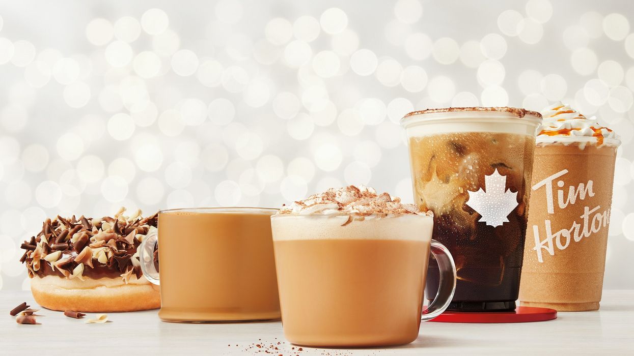 Cafés et beigne de Tim Hortons au Baileys sans alcool.