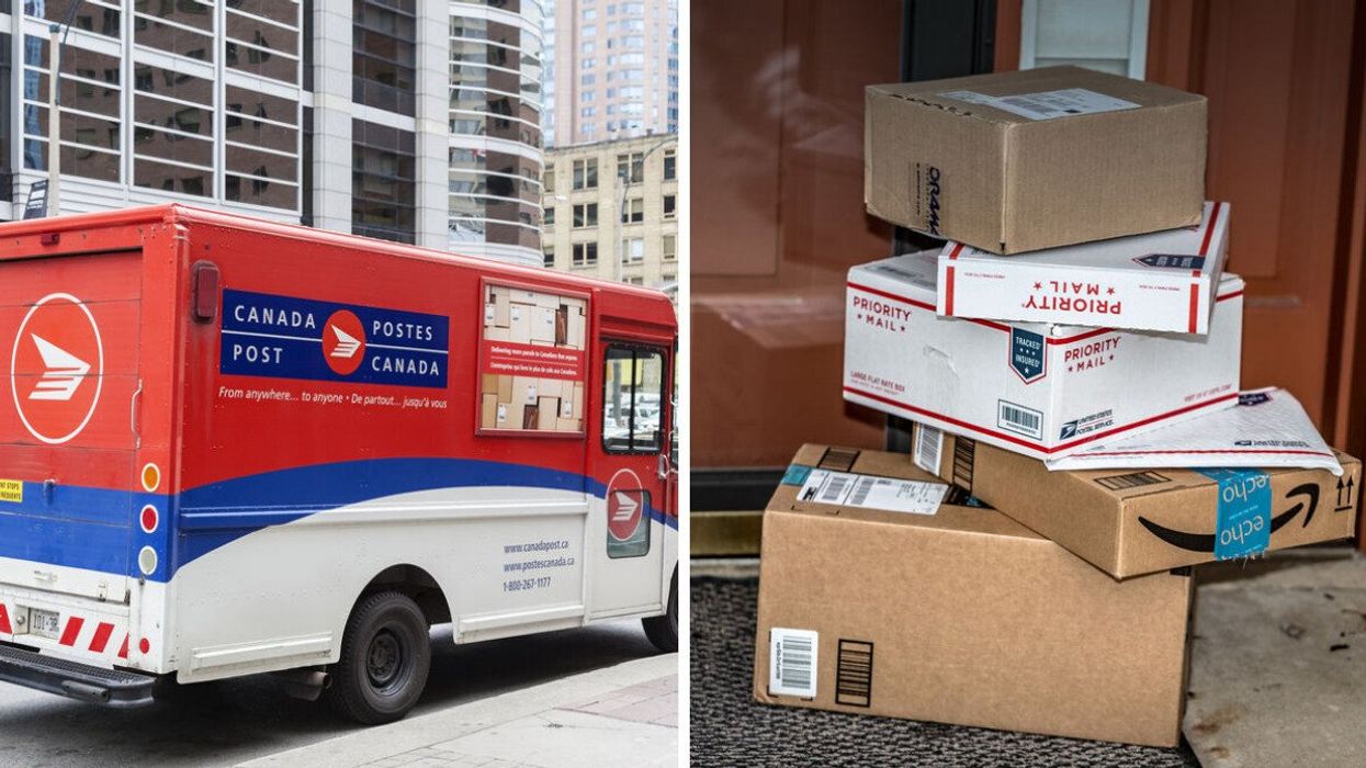 Camion de livraison de Postes Canada. Droite : Des colis devant une porte.
