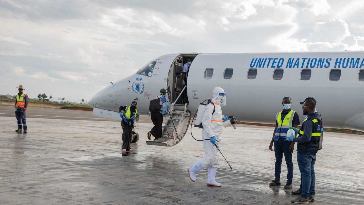 Canada extends Ebola travel restrictions
