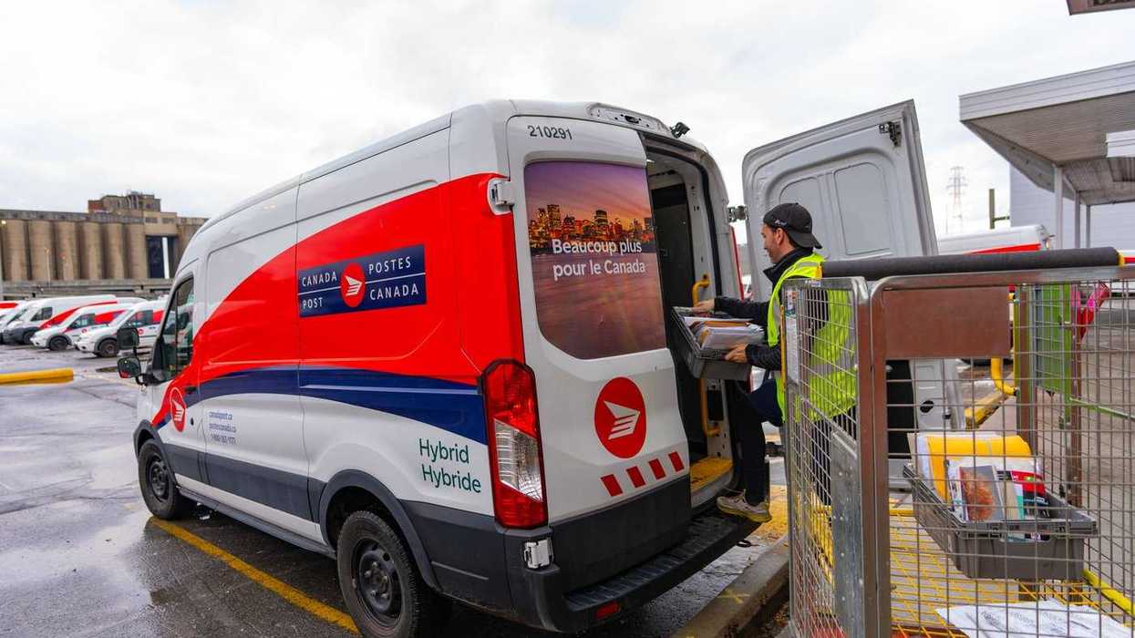 Canada Post reports record $1.57-billion loss