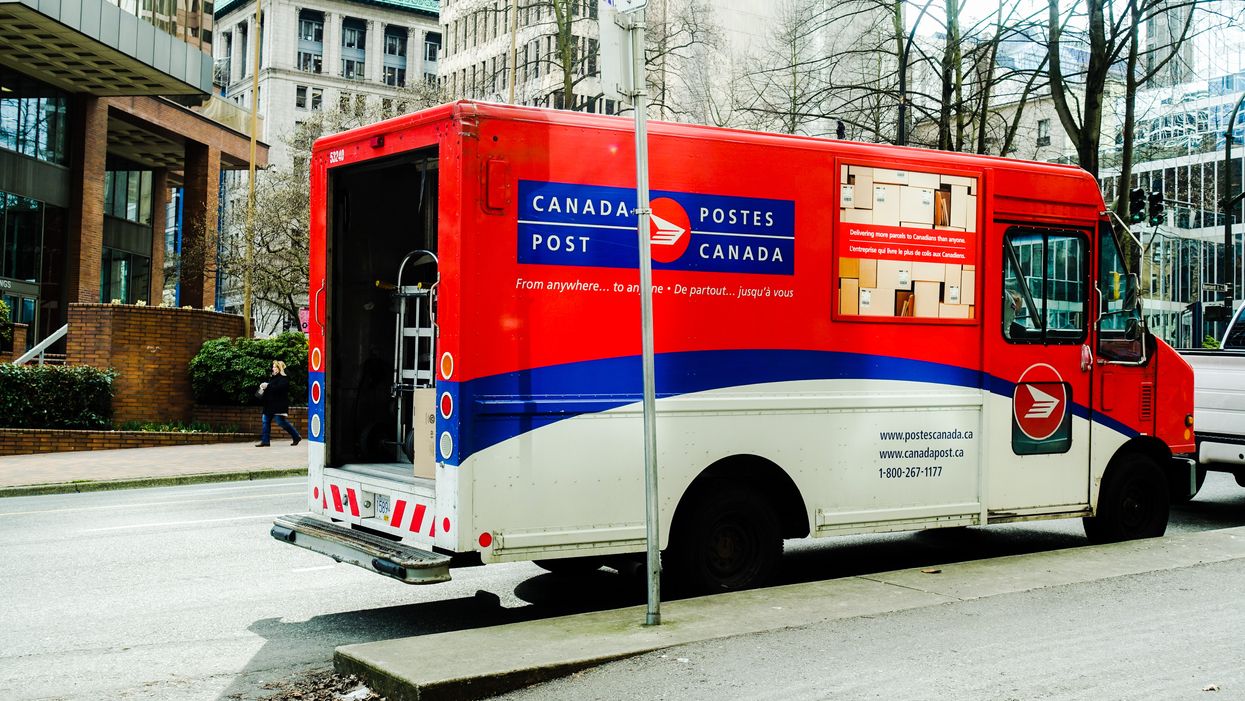 Canada Post's Holiday Shipping Deadlines Just Changed & Time's Running Out