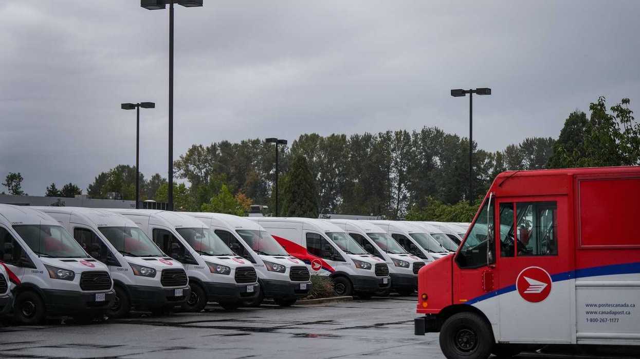 Canada Post workers vote to accept deal