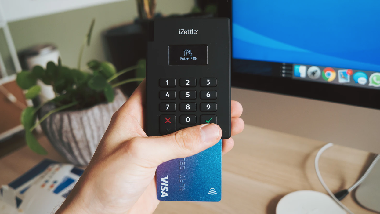 Canada's Best Credit Cards Were Just Ranked & Some Offer 'Cash Back On Everything'