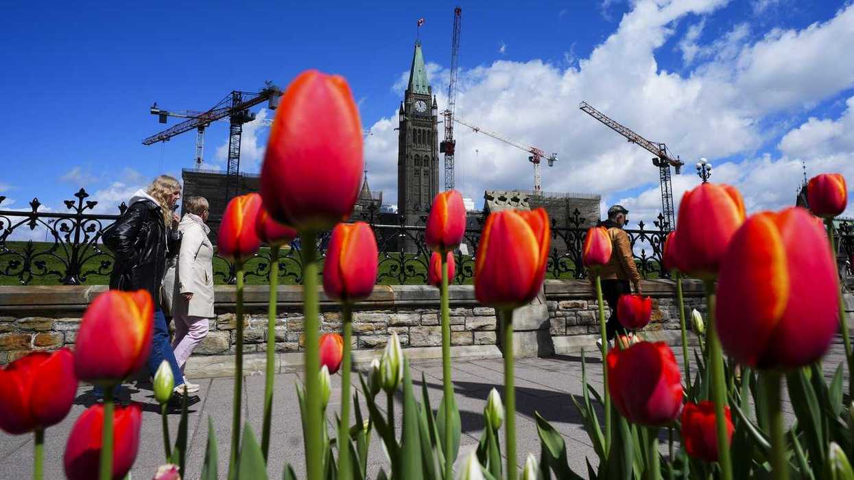Canadian population edged lower in first quarter