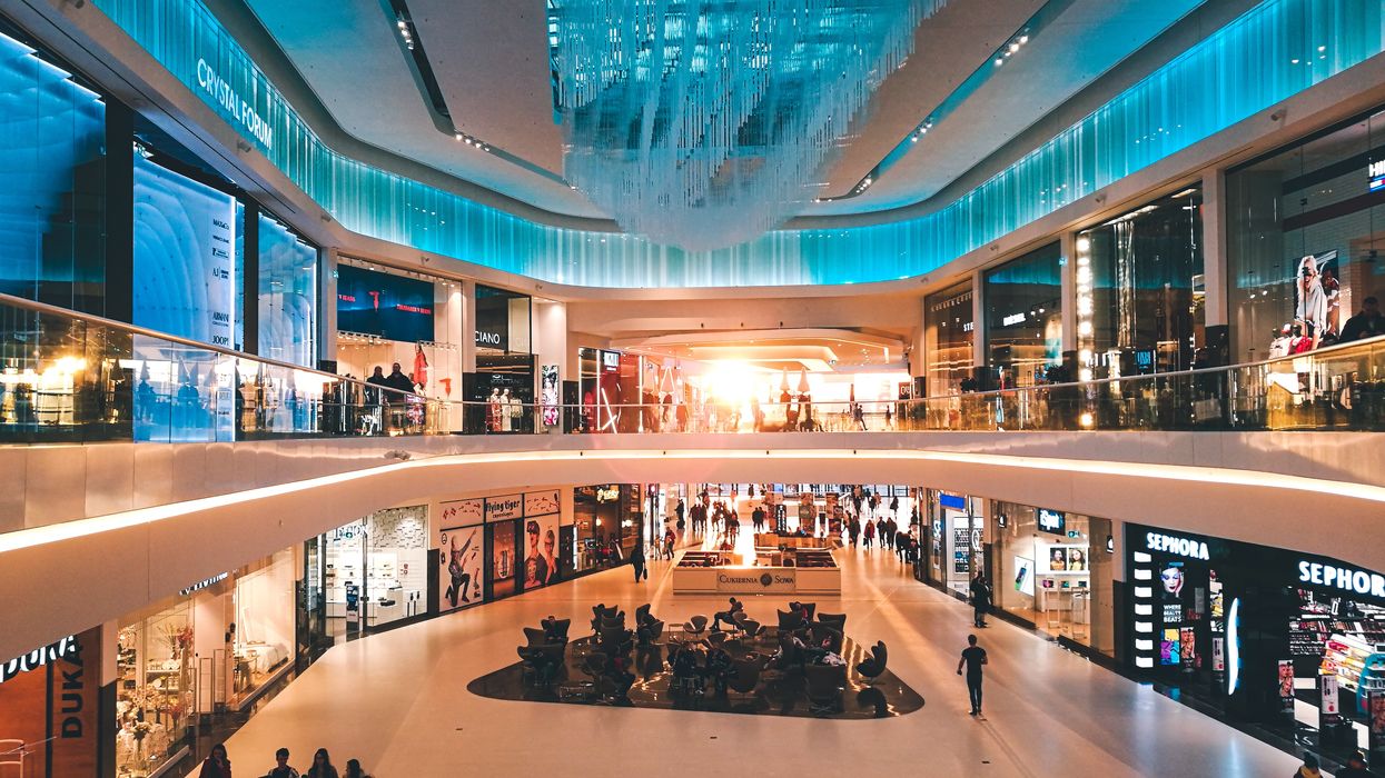Canadians Have Mixed Reactions To Le Chateau Closing But Say It's The End Of An Era