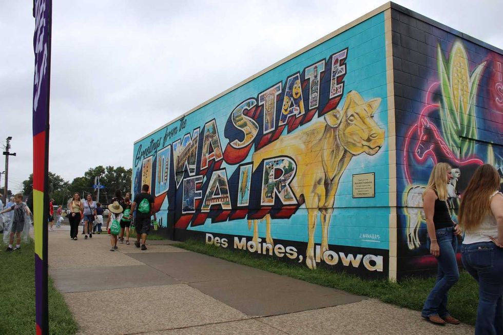 Canadians take trade, pork pitch to Iowa fair