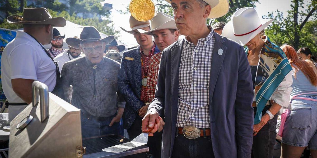 ‘I’ve been training all year’: Carney masters the art of flipping Stampede flapjacks ‘I’ve been training all year’: Carney masters the art of flipping Stampede flapjacks