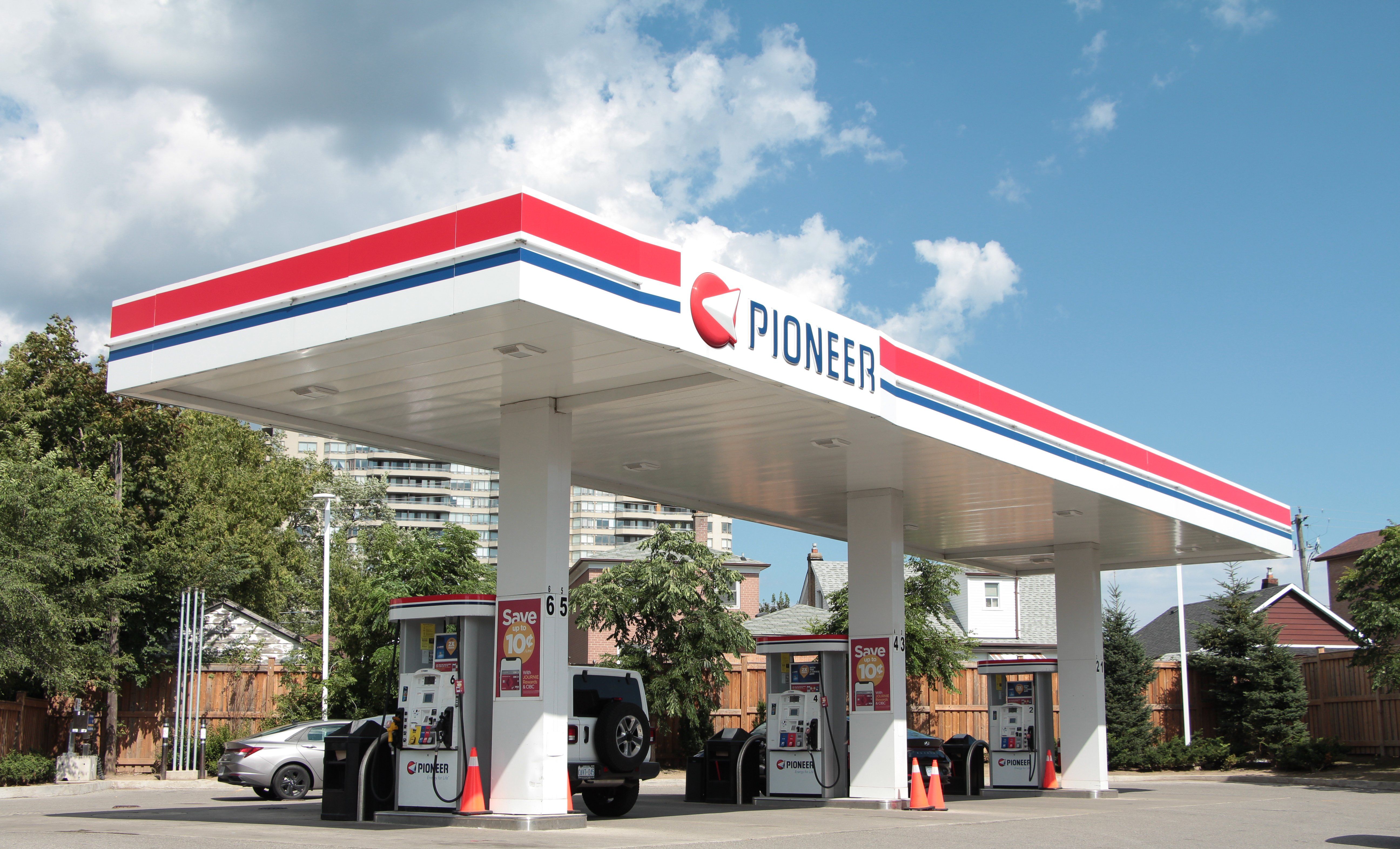 Cars at a Pioneer gas station in Toronto.
