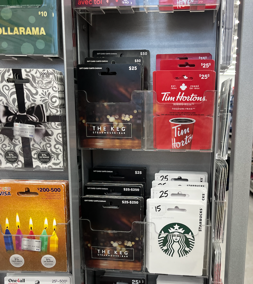 Cartes-cadeaux diverses.