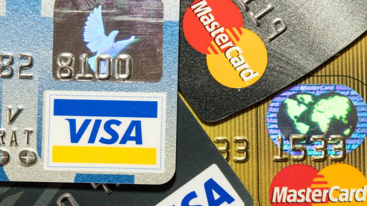Cartes de crédit Visa et Mastercard.