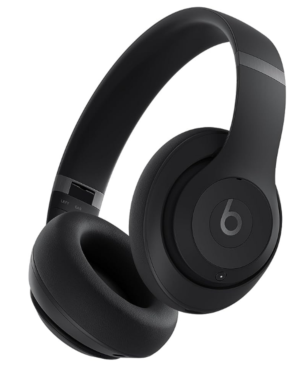 Casque d'\u00e9couteurs sans fil Beats Studio Pro noir.