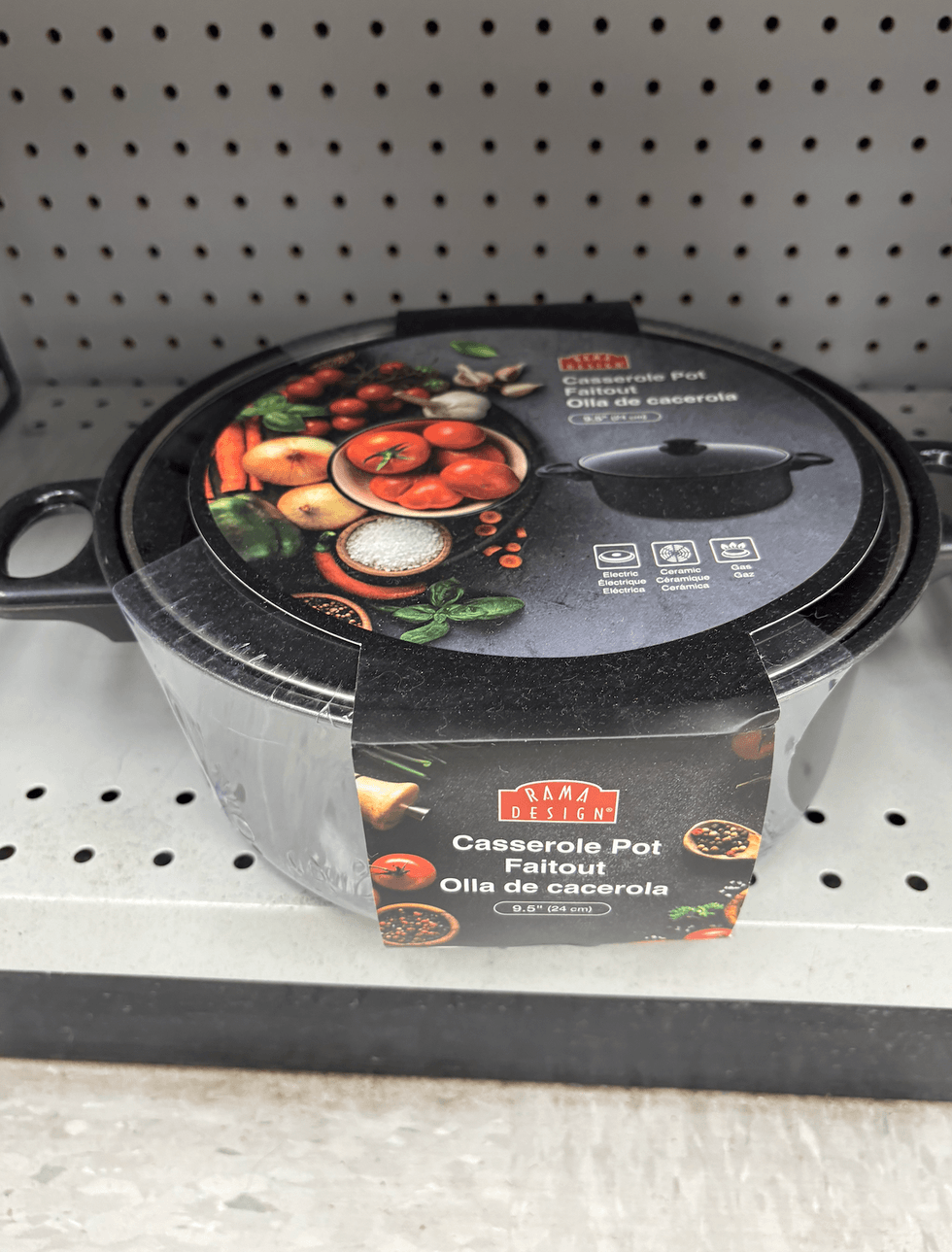 Casserole sur les tablettes du Dollarama.