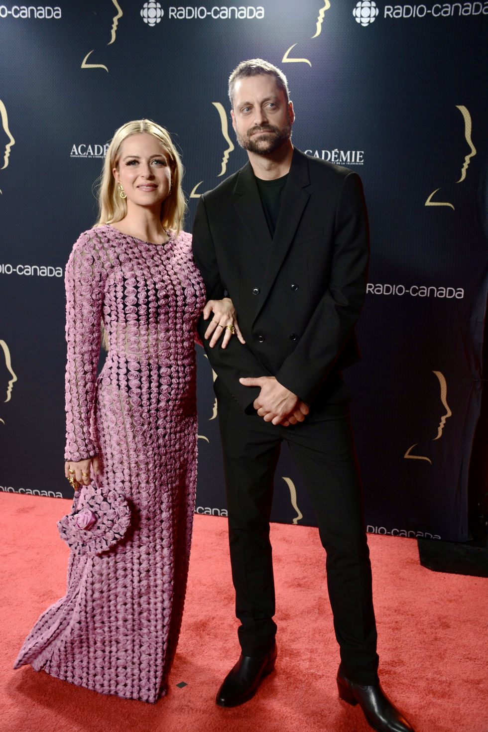 Catherine Chabot et son conjoint \u200bsur le tapis rouge des Prix G\u00e9meaux.