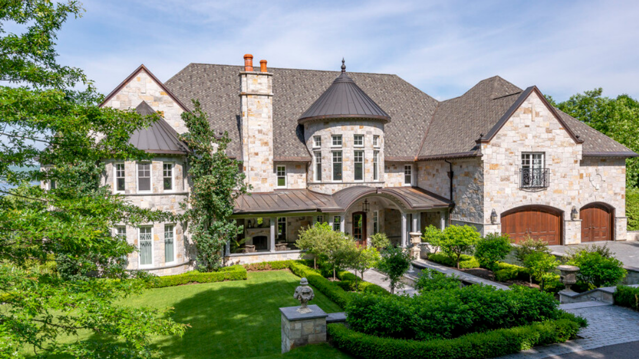 Ce domaine à 15,5 M$ situé à Magog est tellement énorme qu'il vient avec 4 maisons