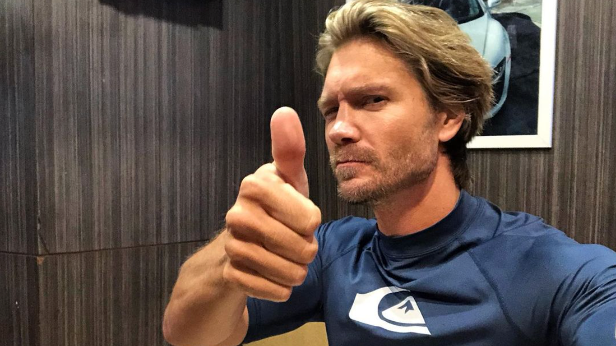 Chad Michael Murray giving a thumbs up.