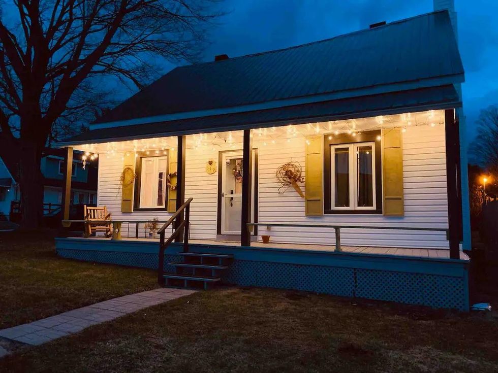 7 Cottage Airbnbs A Short Drive From Ontario That Are As Cozy As They